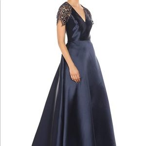 ML Monique Lhuillier Cap Sleeve Ballgown (S5)